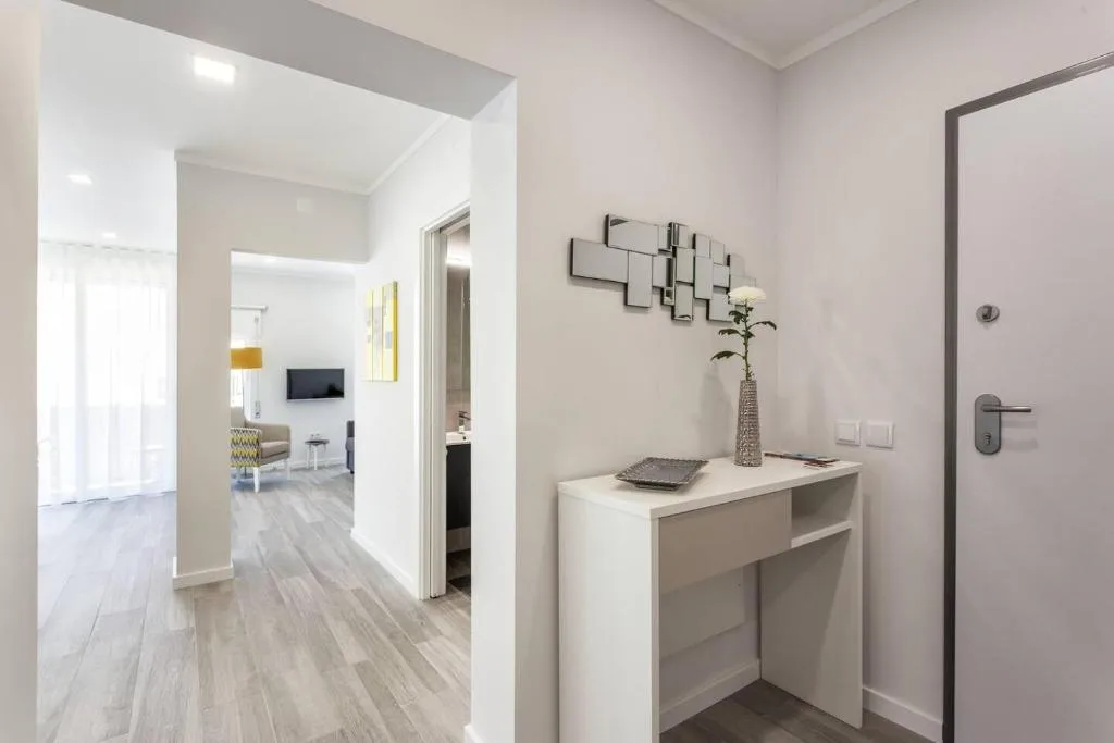 Luxury Beach Apartment — interior 5